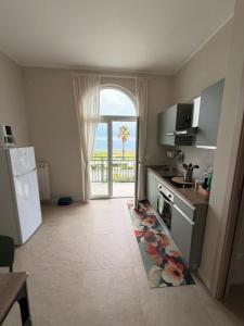 a kitchen with an open door leading to a patio at VillaVenere in Rossano