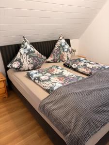 two pillows on a bed in a room at Ferienwohnung Weitblick in Großheide