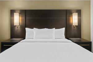 a large bed in a hotel room with two lamps at Residence Inn Paducah in Paducah