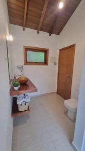 a bathroom with a sink and a toilet at Doce Refugio in Santo Antônio do Pinhal
