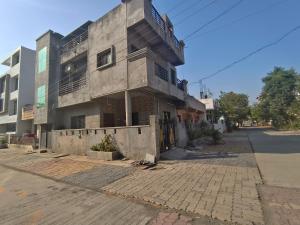 a building on the side of a street at Durga Bhakt Niwas in Tuljapur