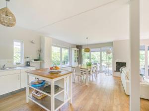 a kitchen and living room with a table and chairs at Scandinavisch Nr. 221 | 8 Pers. Jacuzzi in Zeewolde