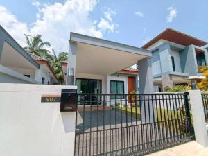 a house with a gate in front of it at Tanner House Krabi in Ban Klang