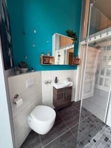a bathroom with a toilet and a sink at Wohnglück Alte Werft Leer in Leerort
