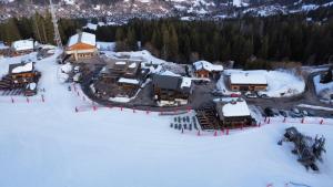 an aerial view of a resort in the snow at Studio pied des pistes Les Gets - 4 pers rénové in Les Gets