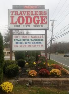 a sign for a hot toes salons with flowers at Travelers Lodge in Atco