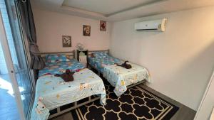 two beds in a small room with at Secret Garden House - 2BR Cozy Home with Garden & Workspace in Ban Tai
