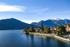 a view of a lake with mountains in the background at Casa Sole - holiday apartment in Maccagno Superiore