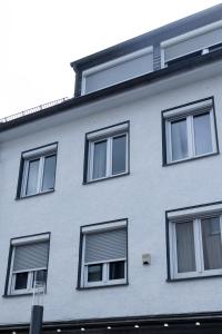 a building with six windows on the side of it at 3-2-1meins Schloss Burg bis 5 Pers DTV 4 Sterne Parkplatz WLAN Self Check-in in Remscheid