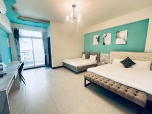 a bedroom with two beds and a couch in it at Aliwan 小路彎彎 in Taitung City