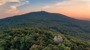 a mountain with a tower on top of it at Apartamenty przy Starym Basenie in Sobótka