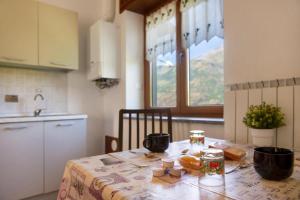 a kitchen with a table with bread on it at Welcome Home 2 vista Rocciamelone in Meana di Susa