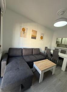 a living room with a couch and a table at LUZ DEL MAR Almuñécar Centro Playa in Almuñécar