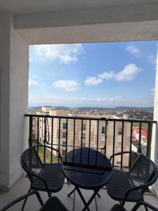 a balcony with a table and chairs and a view at Rapo Apartment in Krujë