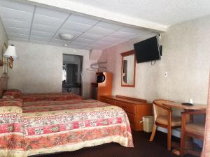 Postel nebo postele na pokoji v ubytování Travelers Lodge