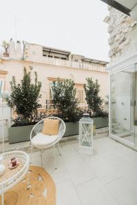 a balcony with a table and chairs on it at Palazzo Mimì in Bitritto
