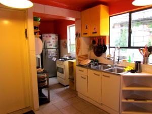 Kuchyň nebo kuchyňský kout v ubytování La Casa Azul Hostel