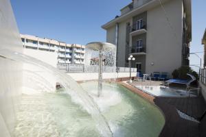 a water fountain in the middle of a pool at Hotel Gigliola in Bellaria-Igea Marina
