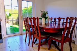 Gallery image of Spacious 4 Bedroom Pet Friendly House By Travel Lets Holiday Rentals Derry With Garden in Derry Londonderry