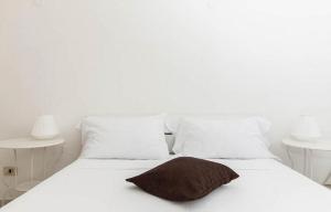 A bed or beds in a room at Al Colosseo 8
