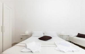 A bed or beds in a room at Al Colosseo 8