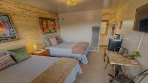 a hotel room with two beds and a television at Pinion 6 Mokee in Bluff Kitchen, Sleeps 4 in Bluff