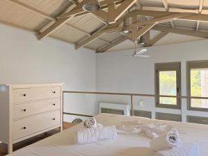 a bedroom with a bed with two towels on it at Cassa Luca in Glarokavmos in Paliouri