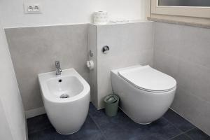 a bathroom with a toilet and a sink at Bilocale in centro a 1 minuto da Piazza Unità in Trieste +9 photos