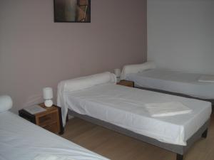 a room with two beds and a table with two lamps at L 'Escale Morvandelle in Saint-Brisson