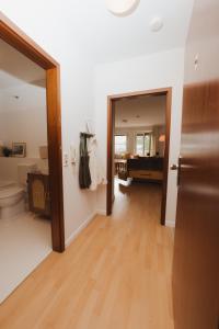 a hallway with a bathroom and a toilet in a room at Studio5 am Ringpark in Würzburg