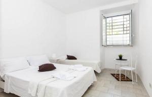 A bed or beds in a room at Al Colosseo 8