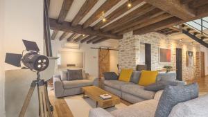 a camera in a living room with a couch at Villa Coubertin in La Rivière-de-Corps