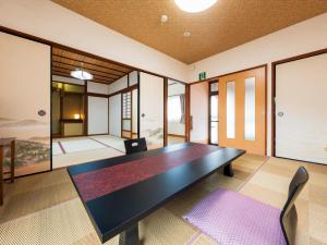 a conference room with a black table and chairs at Koto no Kashin in Yufu +85 photos