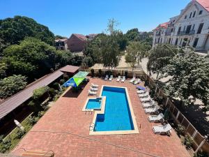 an overhead view of a swimming pool on a building at Naparis Boutique in Eforie Sud