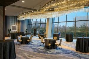 a conference room with tables and chairs and a chandelier at Marriott Marquis Houston in Houston +159 photos