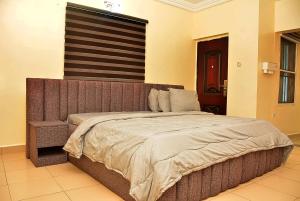 a bedroom with a large bed in a room at 21 Suites & Apartments in Mama