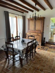 a dining room with a table and chairs at Gîte de la Rouge Roye in Nompatelize