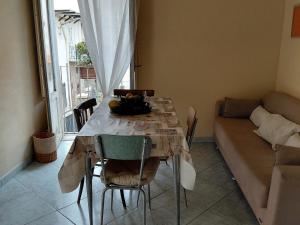 a table and chairs in a living room with a couch at Siciliana in Caronia
