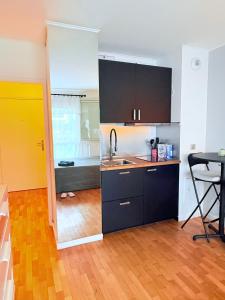a kitchen with a sink and a counter top at Apparemment agréable in Levallois-Perret