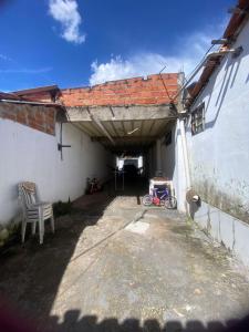 a garage with a motorcycle parked under a building at Quarto para o Moto GP in Goiânia