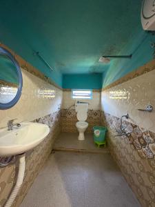 a bathroom with a sink and a toilet at SOUPRIYA Impression Homestay in Pedong