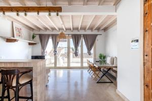 a living room with wooden ceilings and a table and chairs at Cornise in El Rompido