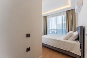 a bedroom with a bed and a window at VISTA SERENA Ermenek in Altınkum +32 photos