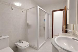 a bathroom with a shower and a toilet and a sink at Casa do jato in Muros