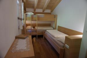 a small room with two bunk beds and a table at Niederhaushof in Santa Valpurga