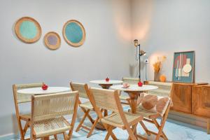 a dining room with two tables and chairs and mirrors at Casa Vestali in Granada