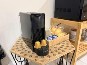 a microwave sitting on a table next to a table with food at Studio indépendant a 20min des plages in Castelnau-de-Guers