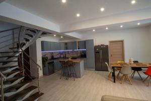 a kitchen and dining room with a spiral staircase in a house at La Stanca in Cheia