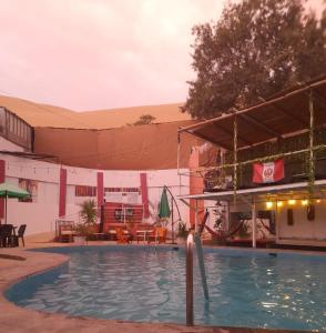 a swimming pool in the middle of the desert at the silva house in Huacachina