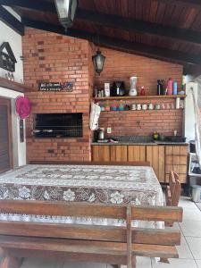 a dining room with a table and a bench at Alugo quarto com internet in Porto Alegre +2 photos